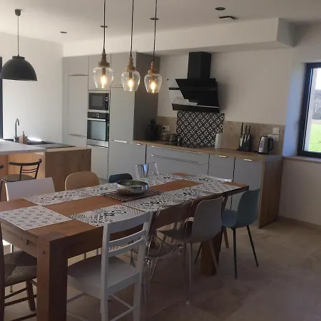 Casa de Férias La Grange Du Meandre Avec Espace Massages